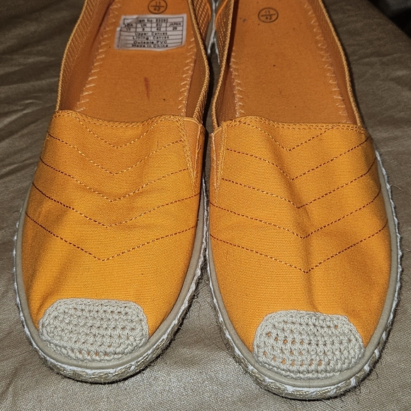 Eydram orange mesh espadrilles, soft flexible soles. Women's size 11. - Picture 6 of 12